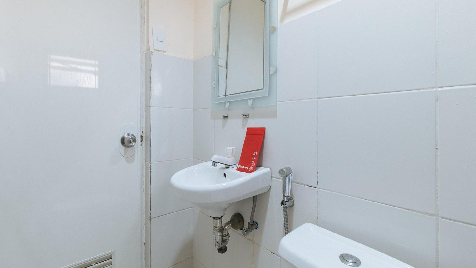 OYO 490 V-cat Apartelle Manila Exterior foto