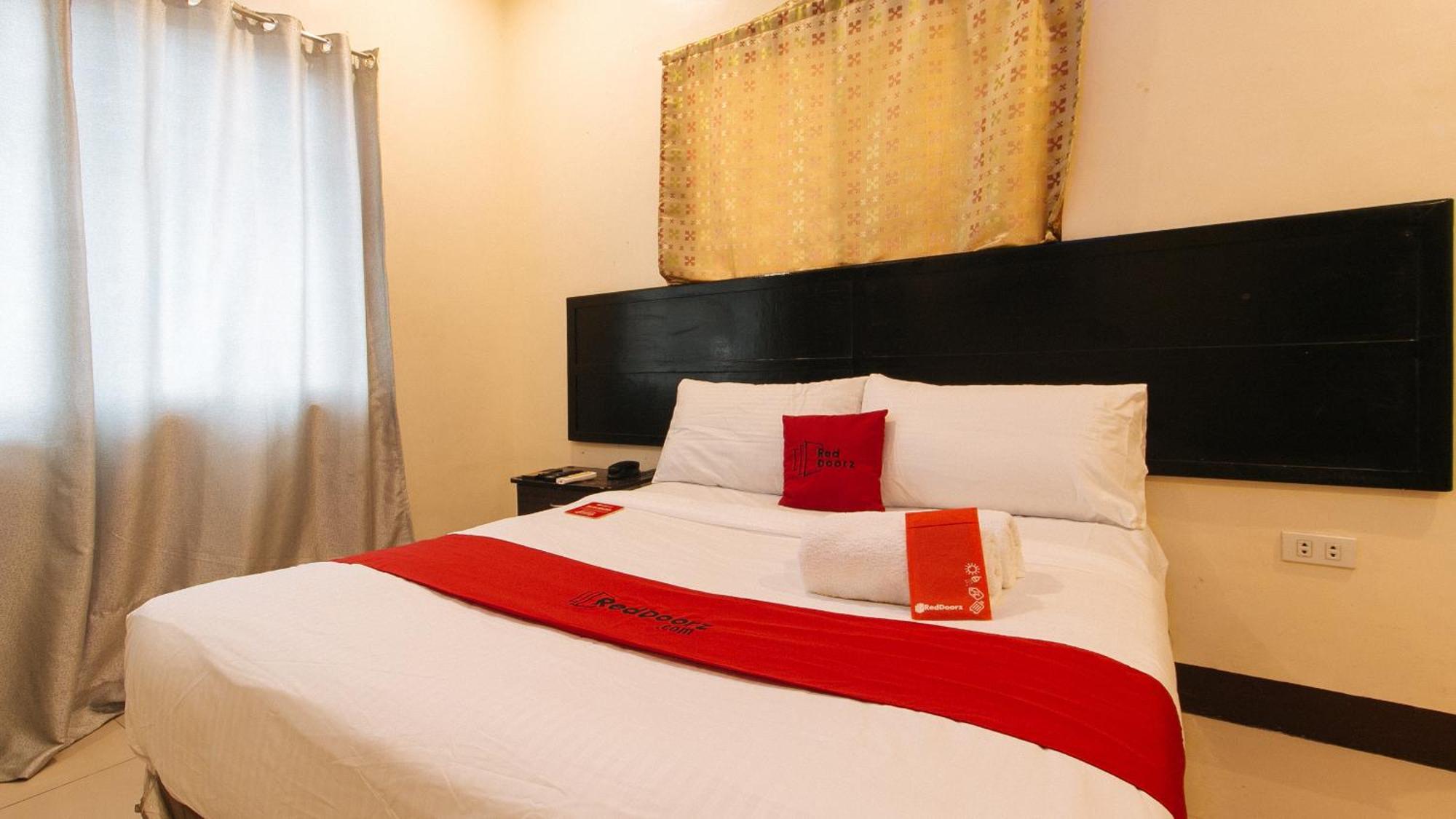 OYO 490 V-cat Apartelle Manila Exterior foto