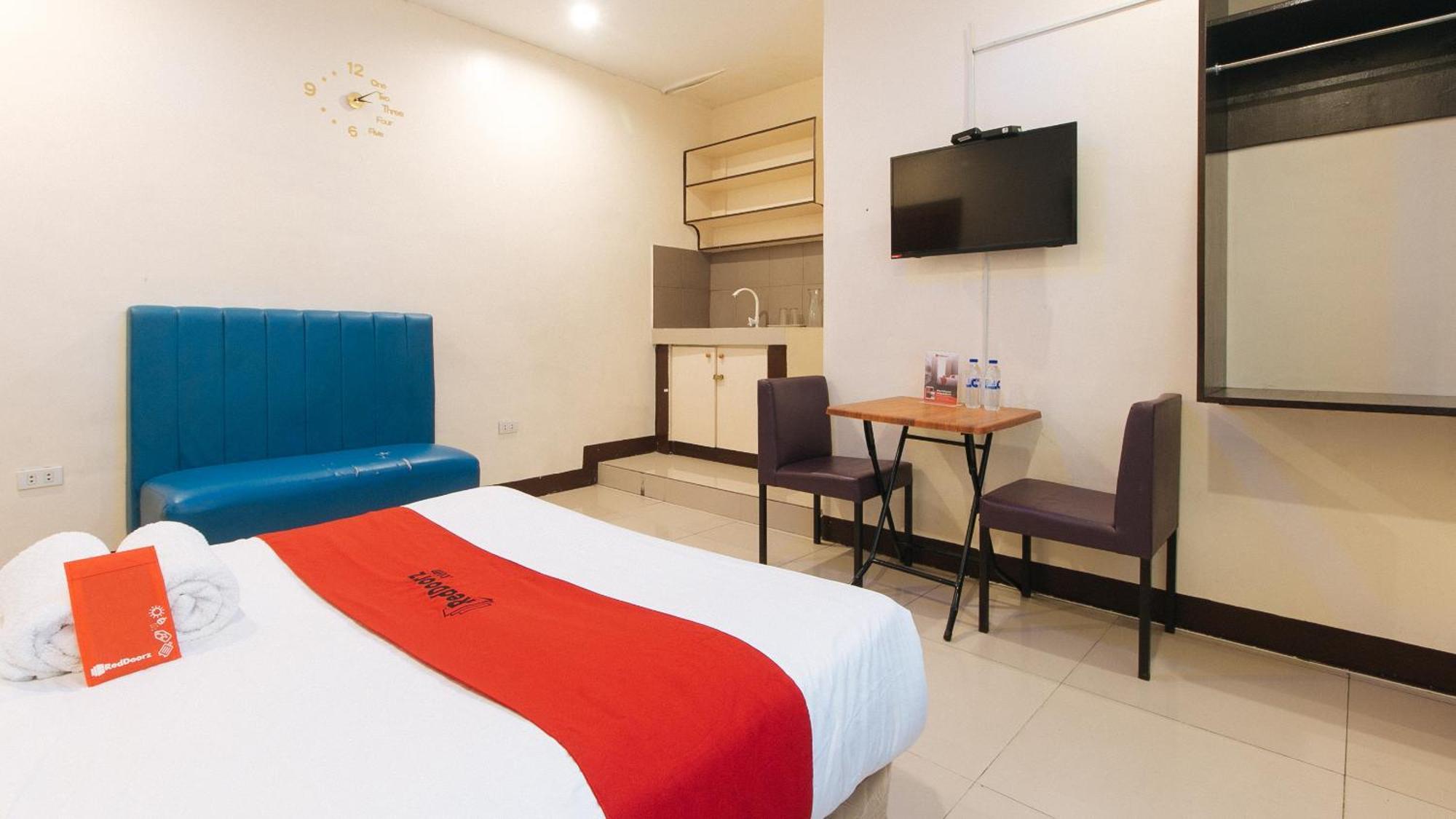 OYO 490 V-cat Apartelle Manila Exterior foto