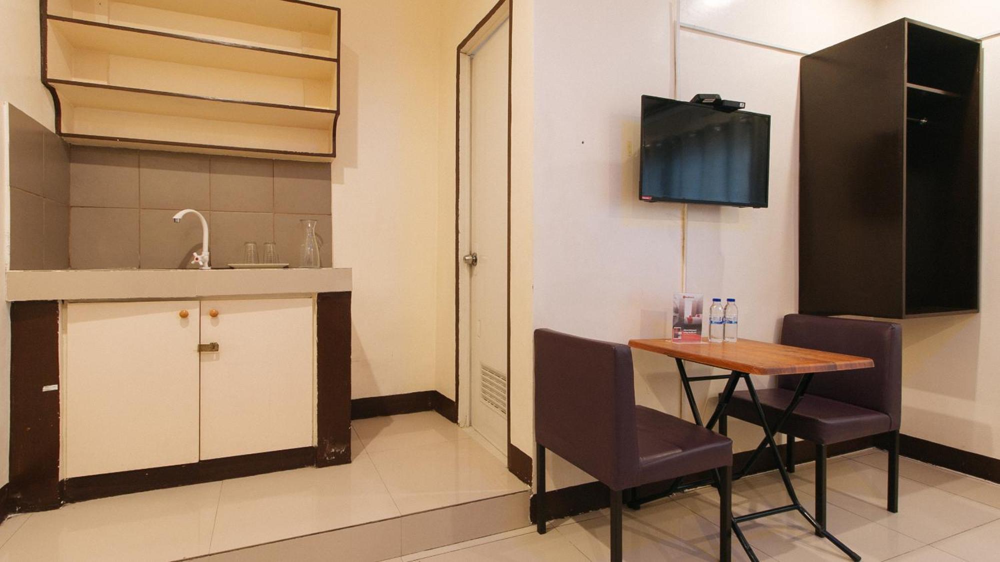 OYO 490 V-cat Apartelle Manila Exterior foto