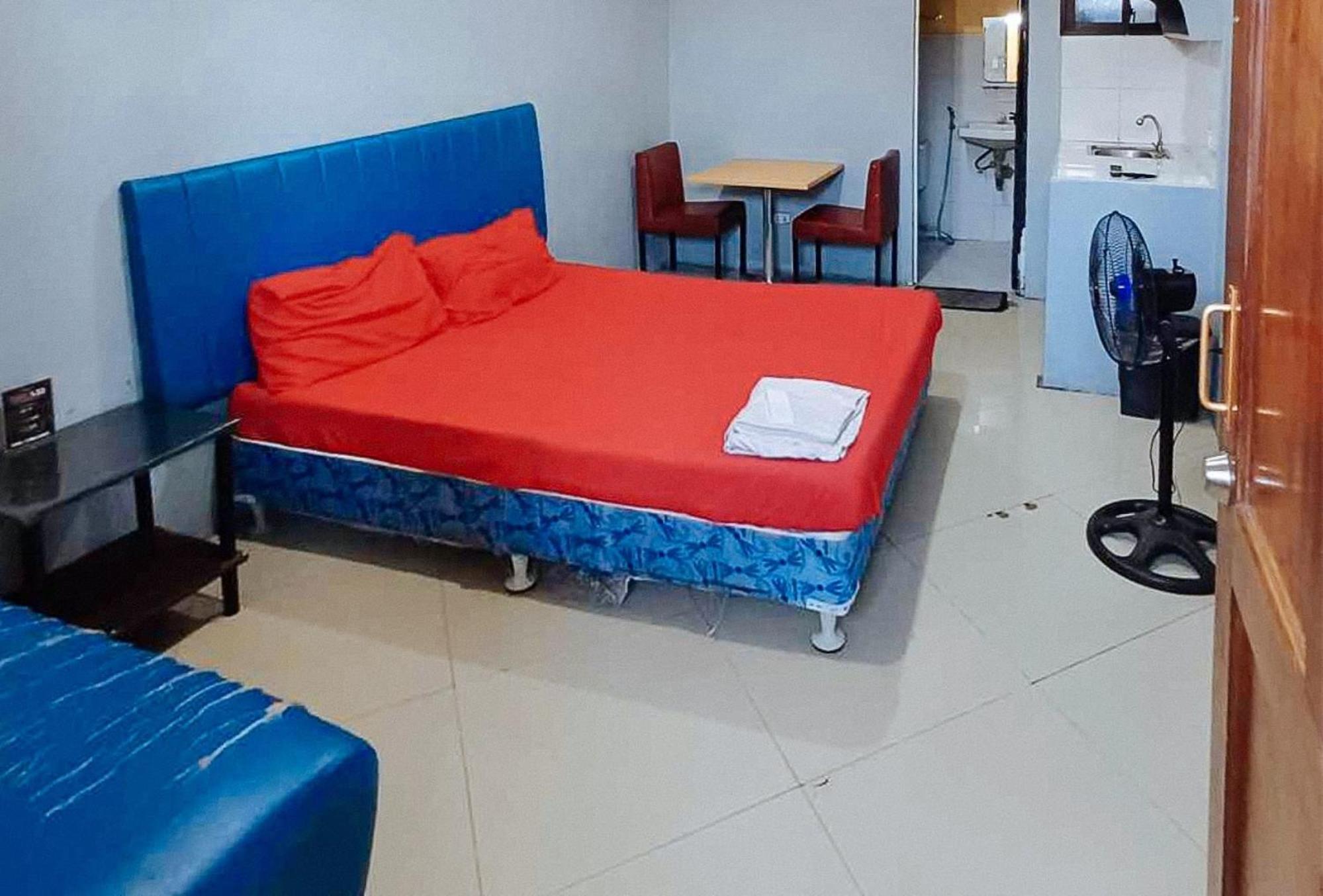 OYO 490 V-cat Apartelle Manila Exterior foto