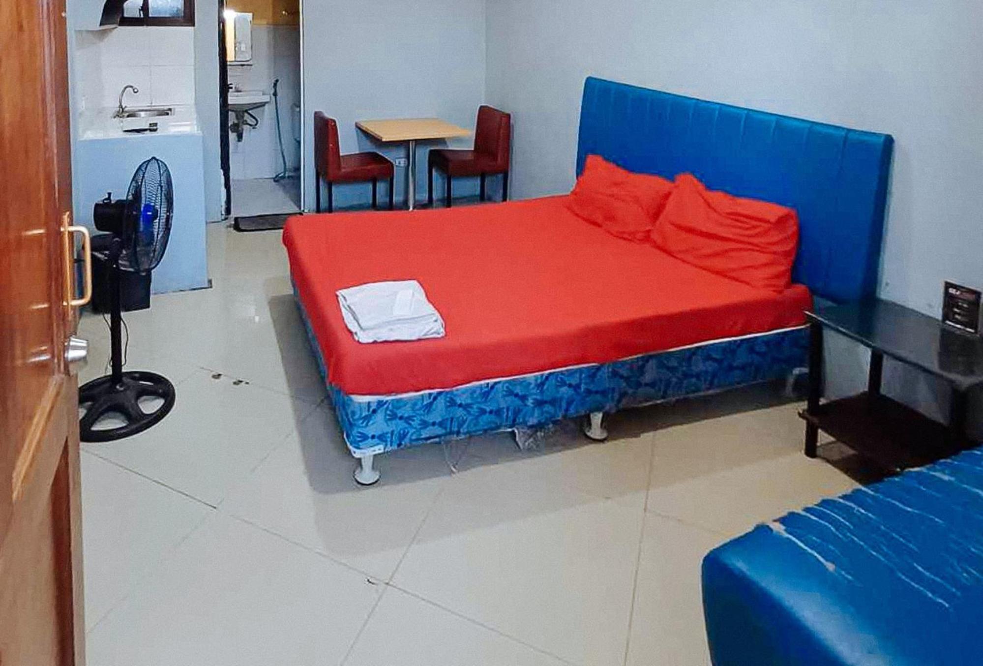 OYO 490 V-cat Apartelle Manila Exterior foto