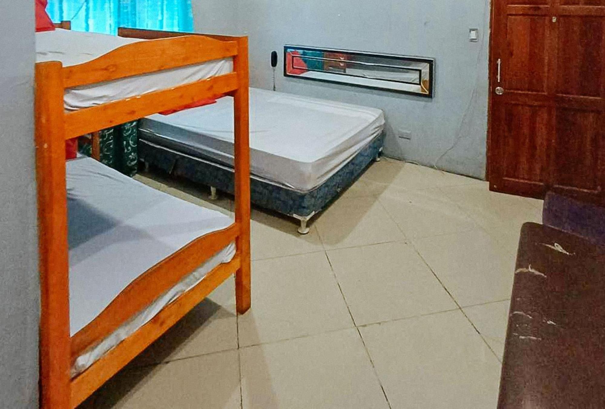 OYO 490 V-cat Apartelle Manila Exterior foto